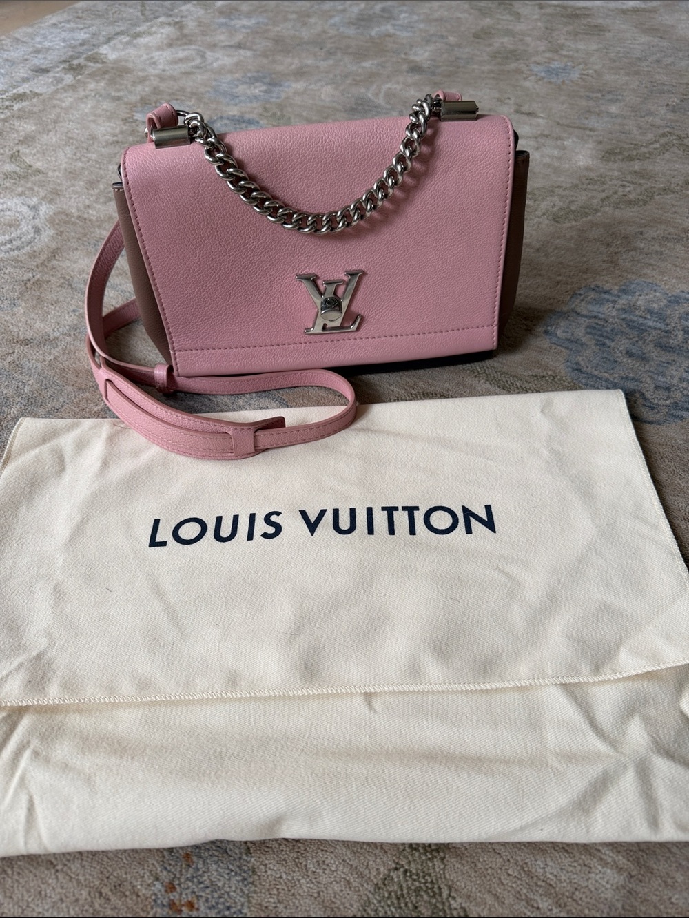 100% authentic Louis Vuitton Pink Lockme Bag